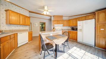 House (3 Bedrooms) | Interior