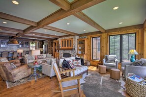 House (6 Bedrooms) | Interior