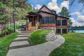 House (6 Bedrooms) | Interior