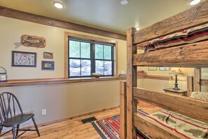 House (6 Bedrooms) | Interior