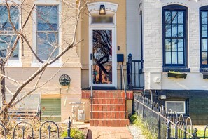 Exterior detail - Historic H Street Corridor Townhome, Patio + Grill (Washington)