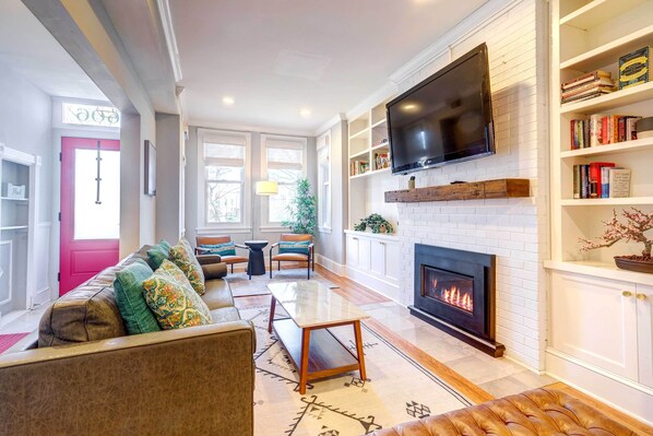 TV, fireplace - Historic H Street Corridor Townhome, Patio + Grill (Washington)