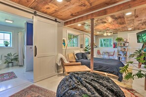 3 bedrooms, bed sheets - Newly Built & Secluded Catskill Cottage w/ Views! (Narrowsburg)