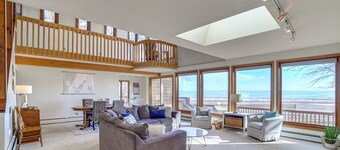 Private Beach & Deck: Spacious Lake Michigan Home