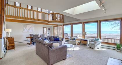 Private Beach & Deck: Spacious Lake Michigan Home