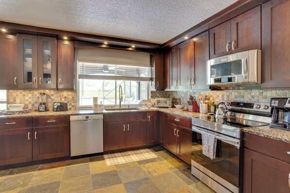 House (4 Bedrooms) | Interior