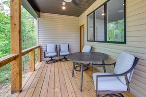 Outdoor dining - Bella Vista Vacation Rental on The Back 40 Trail! (Bella Vista)