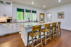 Casa (3 Bedrooms) | Cocina privada | Microondas, horno, placa de cocina y lavavajillas