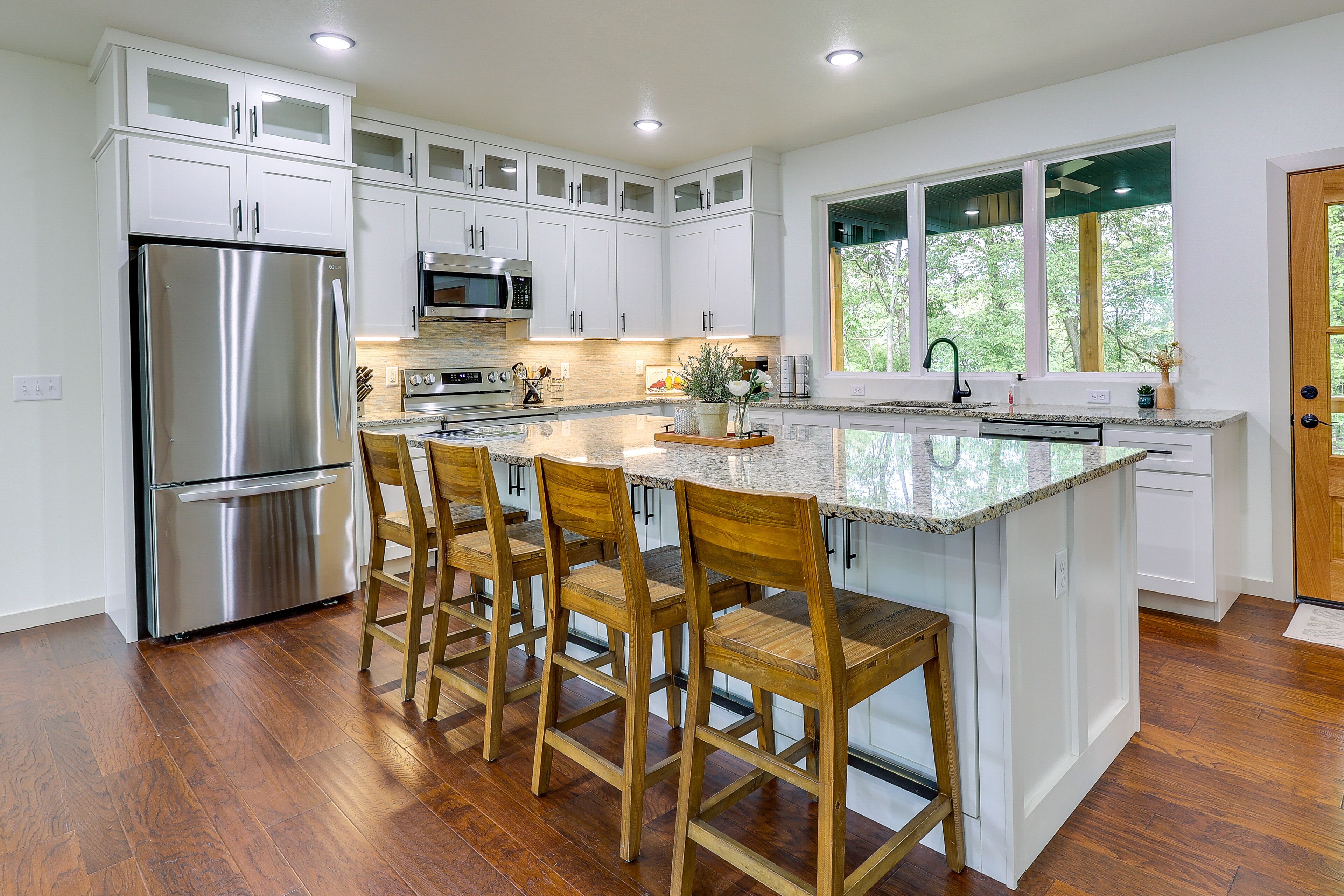 House (3 Bedrooms) | Private kitchen | Microwave, oven, stovetop, dishwasher