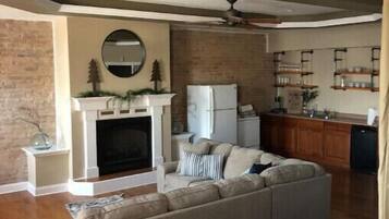 Televisie en een open haard