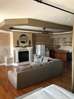 Televisie en een open haard