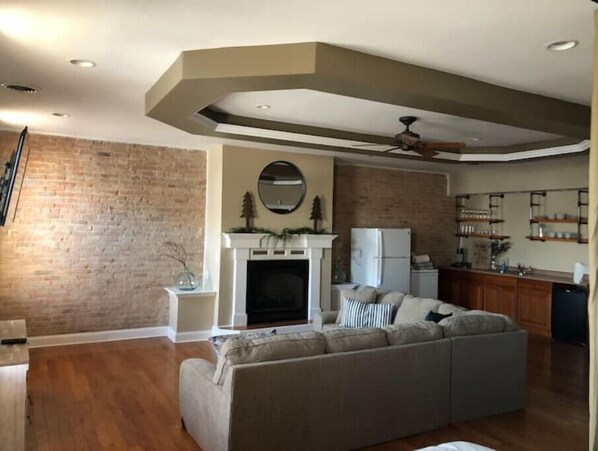 Televisie en een open haard