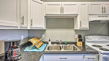 Microwave, oven, stovetop, cookware/dishes/utensils