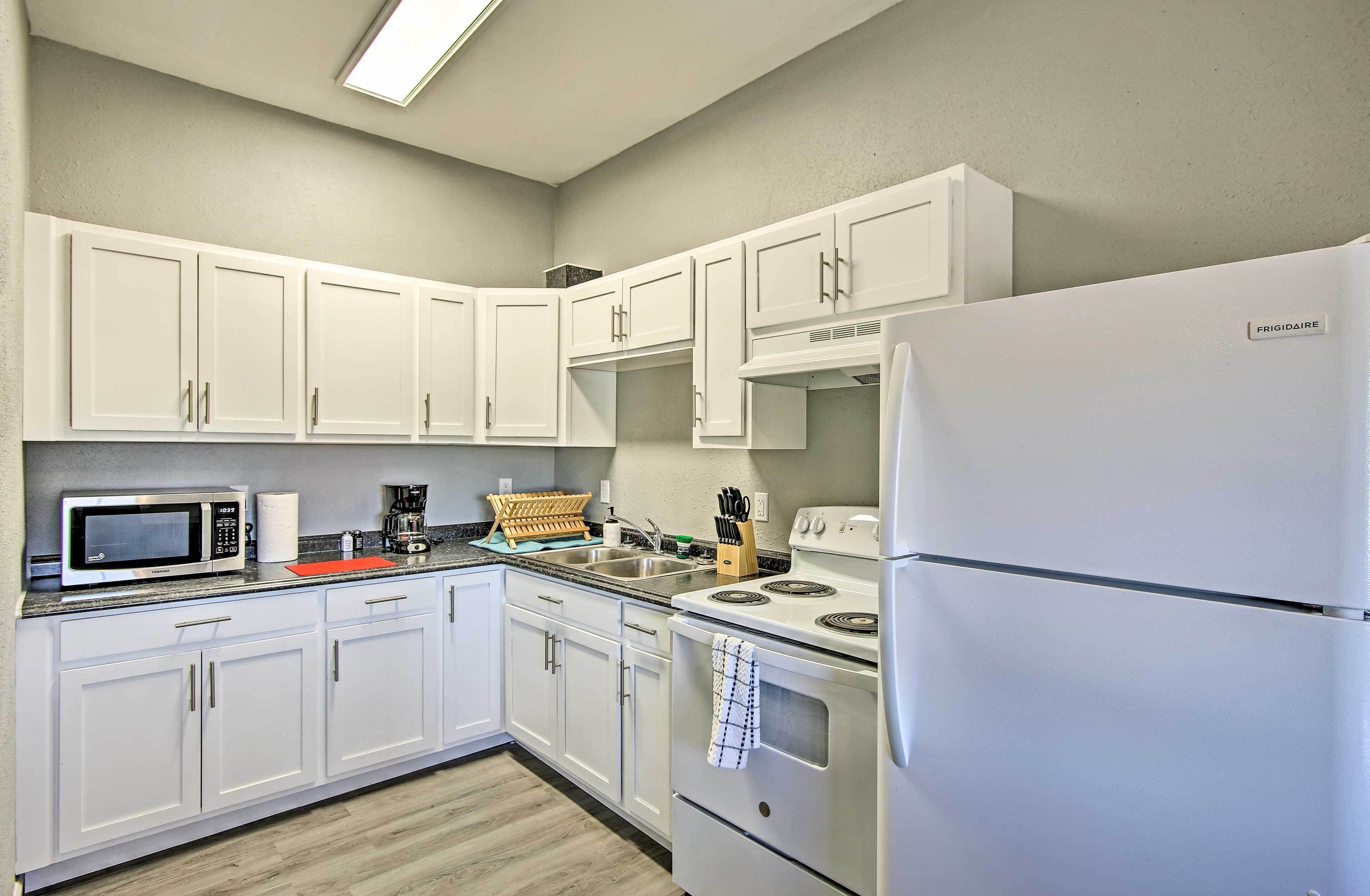 Microwave, oven, stovetop, cookware/dishes/utensils