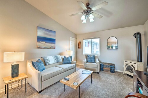 Anacortes Condo ~ 1 Mi to Marina & Fidalgo Bay!