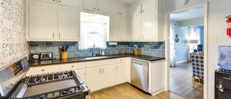 House (3 Bedrooms) | Interior