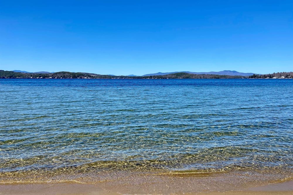 2 Mi to Lake Winnipesaukee! Group Hideaway - New Hampshire