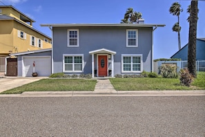 House (3 Bedrooms) | Interior - Waterfront Port Isabel Family Home w/ Pool & Pier! (Port Isabel)