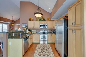 House (3 Bedrooms) | Interior - 2 Mi to Ski Resort: Beech Mtn Home w/ Fire Pit! (Banner Elk)