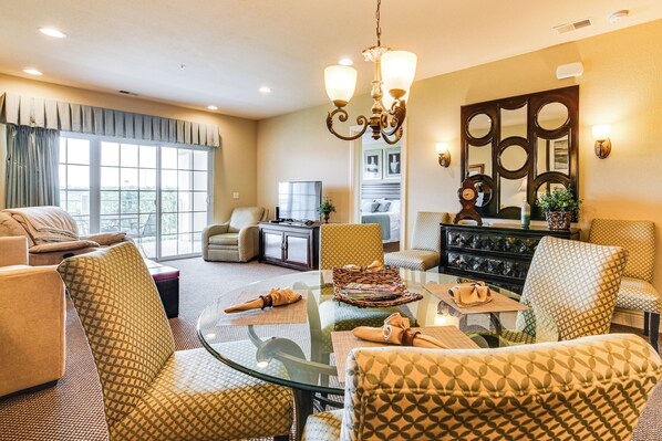 Interior - Branson Condo w/ Pool Access & Views, 3 Mi Dtwn! (Branson)