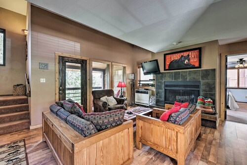 Cabin-style Condo w/ Deck Near Angel Fire Resort