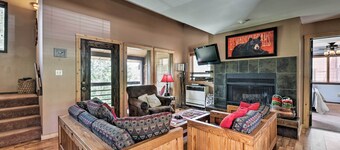 Cabin-style Condo w/ Deck Near Angel Fire Resort