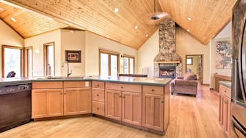 ุงูู
ูุดุฃุฉ ู
ู ุงูุฏุงุฎู