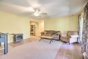 House (6 Bedrooms) | Interior