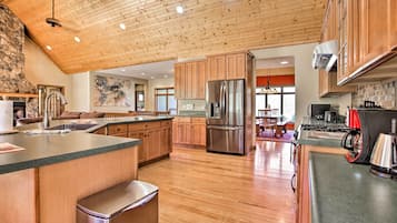 ุงูู
ูุดุฃุฉ ู
ู ุงูุฏุงุฎู