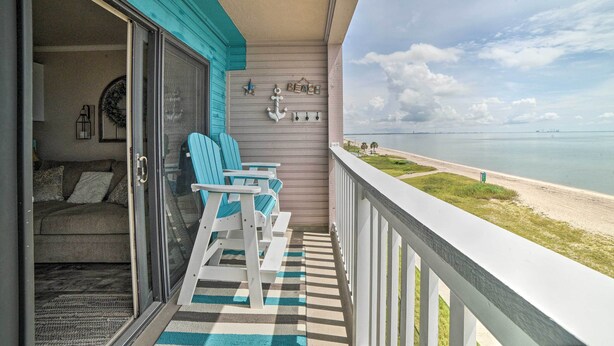 A balcony with a view of the beach, a sofa, and two chairs. - Updated Front Beach Condo w/ Resort Amenities! (Corpus Christi)