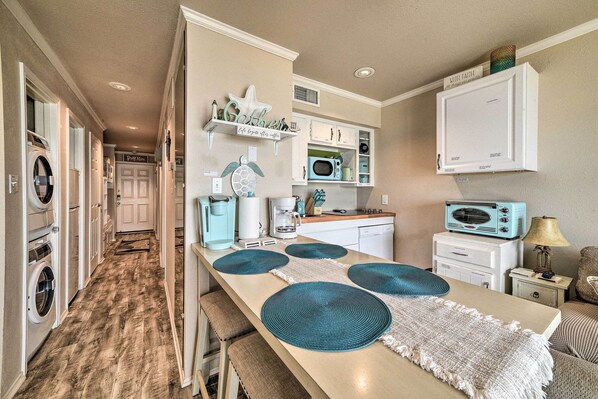 Apartment (1 Bedroom) | Interior - Updated Front Beach Condo w/ Resort Amenities! (Corpus Christi)