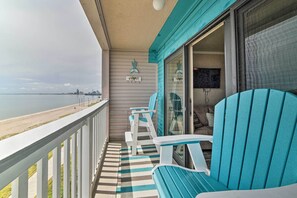 Apartment (1 Bedroom) | Front of property - Updated Front Beach Condo w/ Resort Amenities! (Corpus Christi)