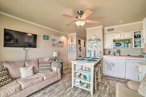Apartment (1 Bedroom) | Interior - Updated Front Beach Condo w/ Resort Amenities! (Corpus Christi)