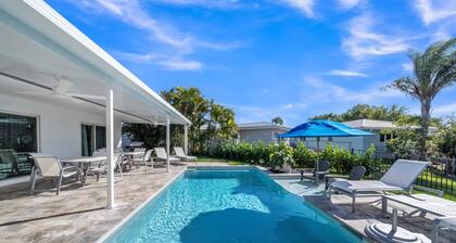 Casa Sunset Waterfront Pool Home by RedAwning