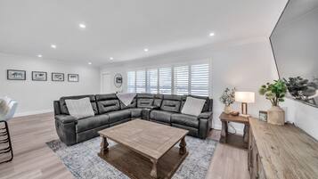 House, 4 Bedrooms | Living area | Smart TV, streaming services