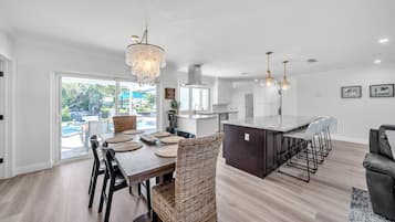 House, 4 Bedrooms | Dining