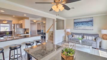 Apartment (3 Bedrooms) | Front of property