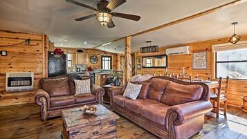 House (5 Bedrooms) | Interior