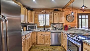 House (5 Bedrooms) | Interior