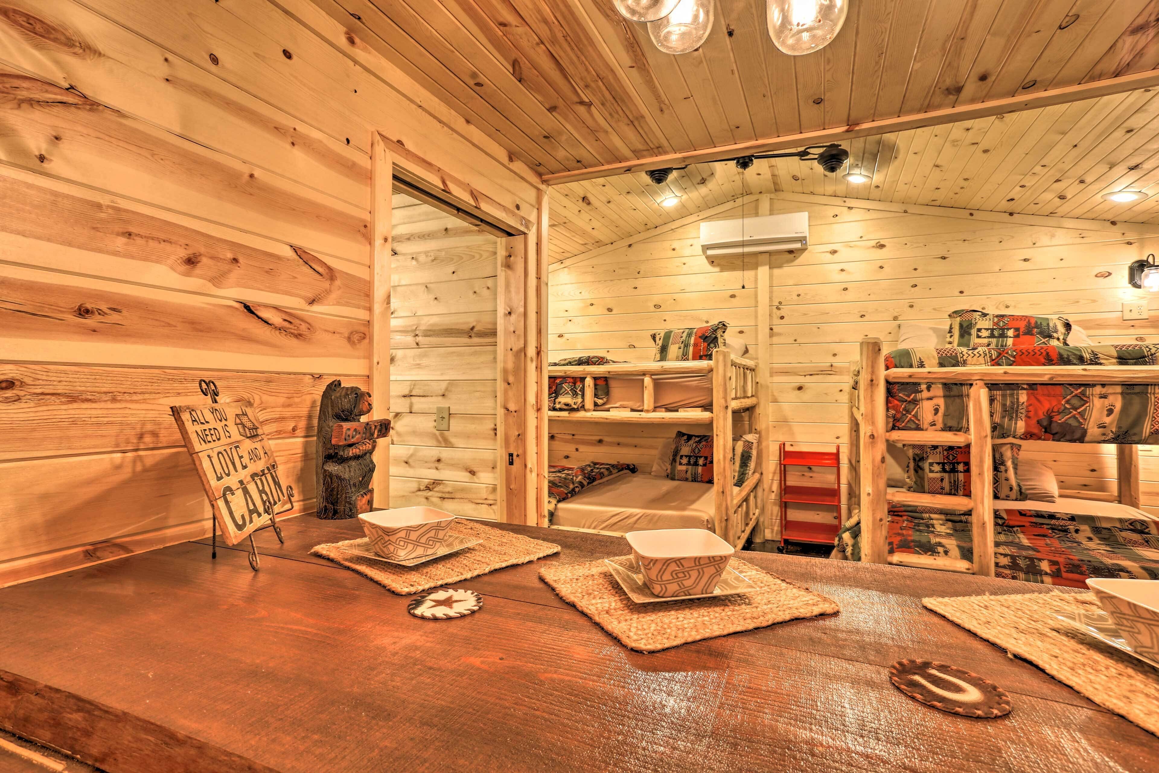 House (5 Bedrooms) | Interior