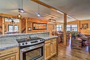 House (5 Bedrooms) | Private kitchen | Microwave, oven, stovetop, dishwasher