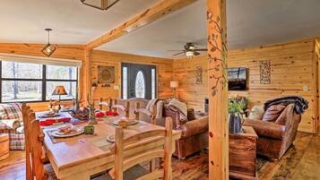 House (5 Bedrooms) | Interior