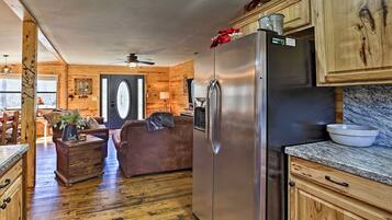 House (5 Bedrooms) | Interior