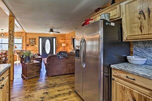 House (5 Bedrooms) | Interior