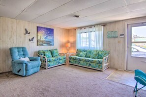 Apartment (2 Bedrooms) | Interior - Deck w/ Canal Access: Ocean City Townhome (Ocean City)
