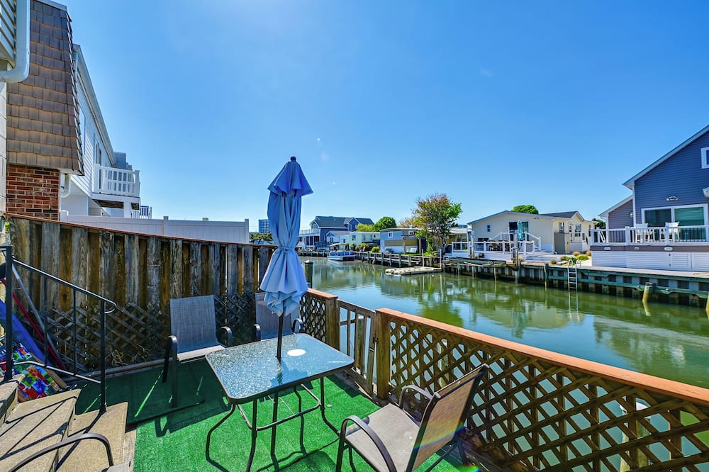 Deck w/ Canal Access: Ocean City Townhome - Montego Bay, MD