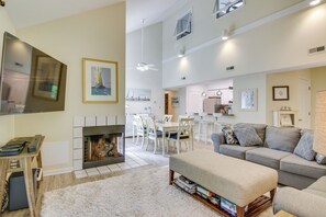 Apartment (3 Bedrooms) | Interior - 1 Mi to Beach: Sea Colony Condo w/ Balcony! (Bethany Beach)
