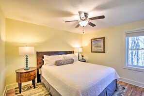 House (6 Bedrooms) | Interior - 1 Mi to Town: Chalet-style Highlands Retreat (Highlands)