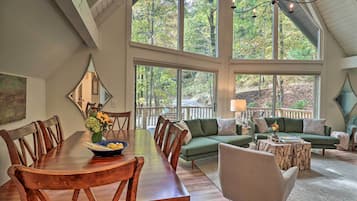 House (6 Bedrooms) | Interior