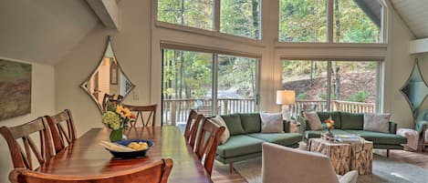 House (6 Bedrooms) | Interior